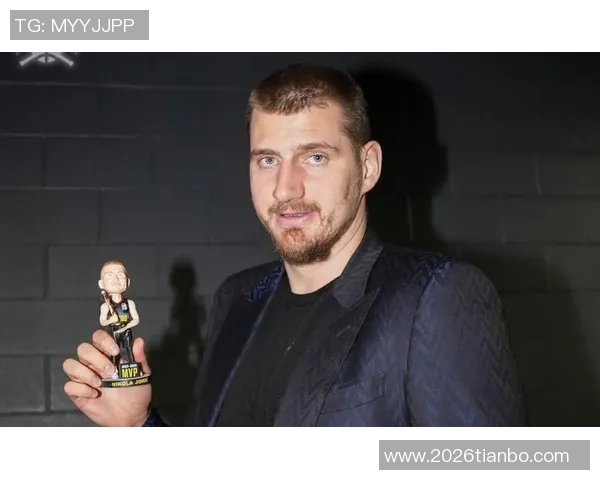 约基奇展现MVP风范18投12中豪取33分15板16助大三双并贡献3次抢断 约基奇展现MVP风范18投12中豪取33分15板16助大三双并贡献3次抢断